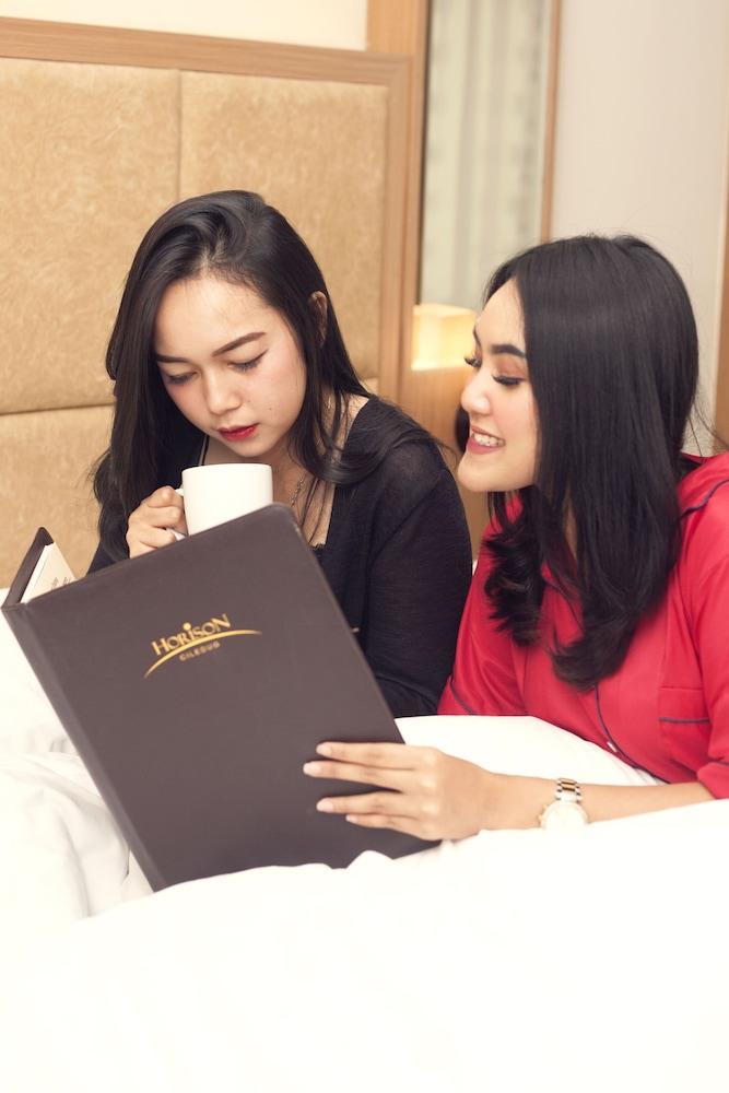 Horison Ciledug Yakarta Exterior foto